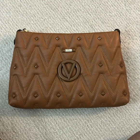 Valentino Handbag✨ - Picture 1 of 2